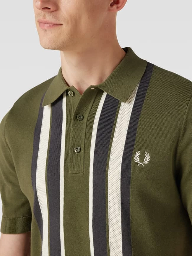 Fred Perry Poloshirt Mit Brand-Stitching Modell 'Striped Knitted Shirt' - Olivgrün 3 Fred Perry Poloshirt Mit Brand-Stitching Modell 'Striped Knitted Shirt' - Olivgrün – Bild 3