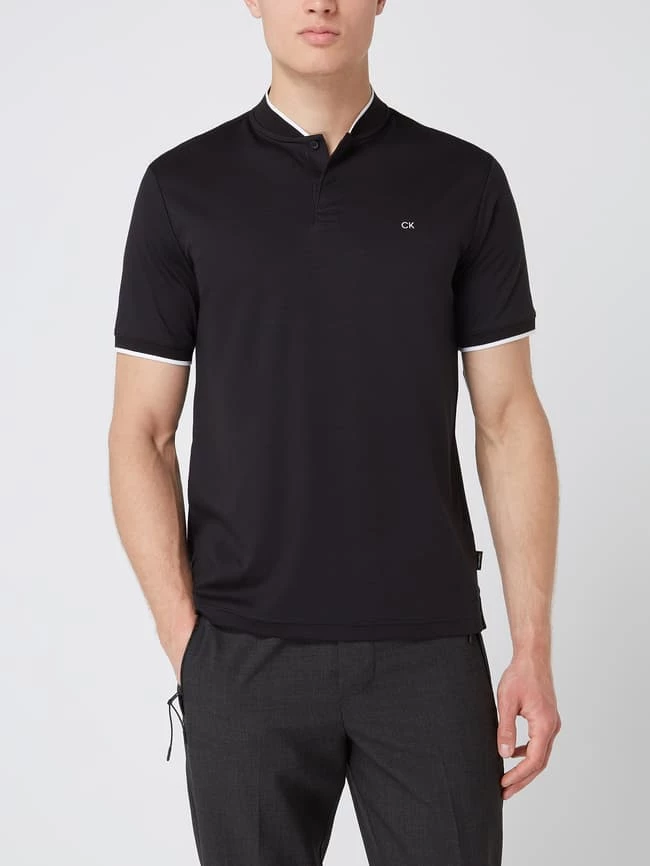 CK Calvin Klein Regular Fit Poloshirt Mit Stehkragen - Schwarz 4 CK Calvin Klein Regular Fit Poloshirt Mit Stehkragen - Schwarz – Bild 4